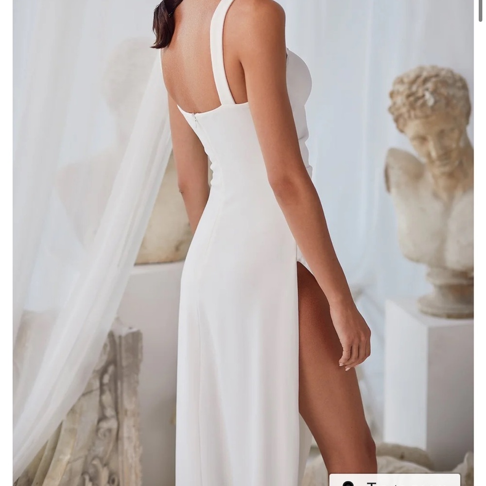 Elegant White Evening Gown - Picture 2 of 6